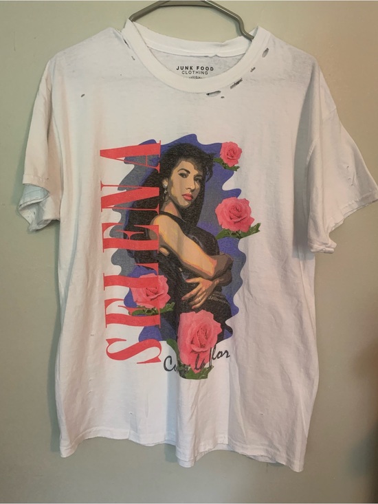 Junk Food Clothing Tops - Junk Food Clothing distressed Selena com la flor tshirt Medium, NWT